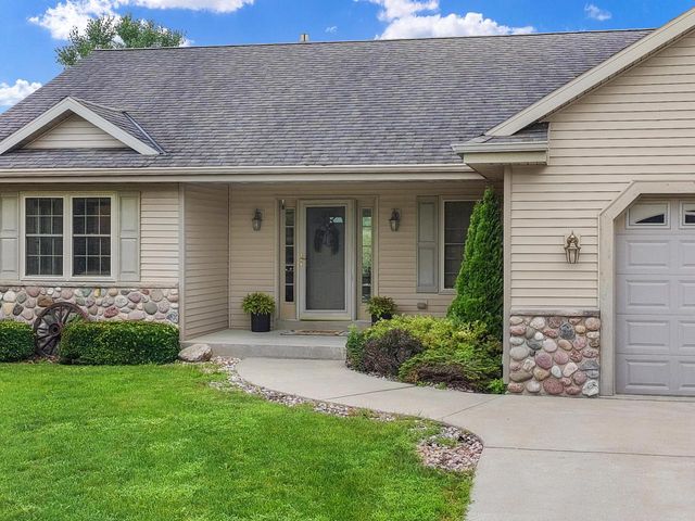 N645 North AVENUE, Oconomowoc, WI 53066
