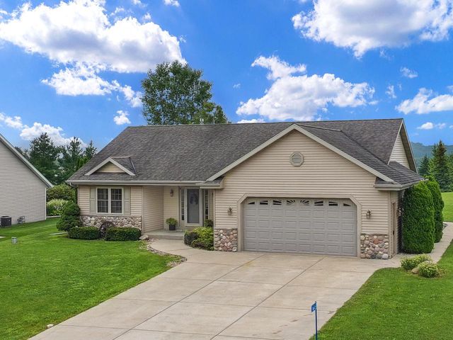 N645 North AVENUE, Oconomowoc, WI 53066