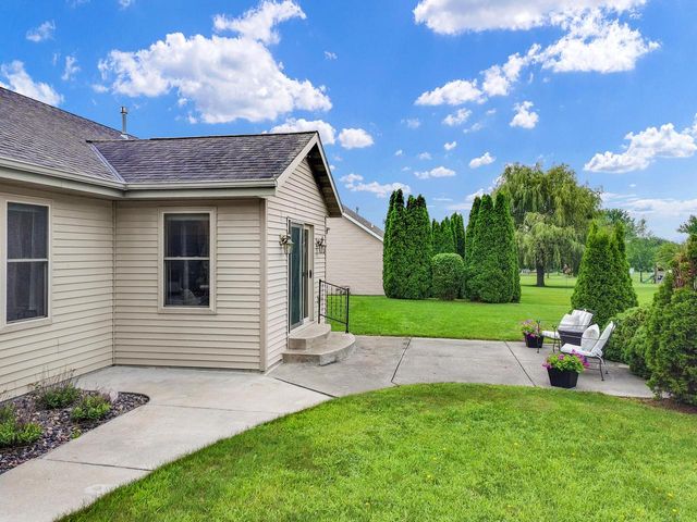 N645 North AVENUE, Oconomowoc, WI 53066