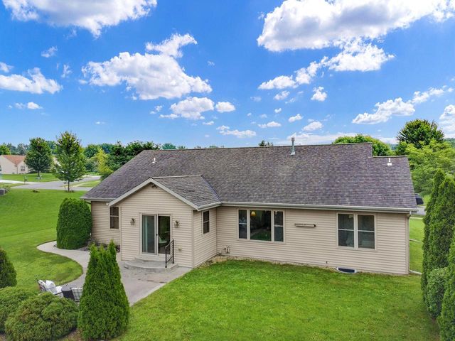N645 North AVENUE, Oconomowoc, WI 53066