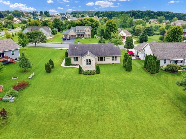 N645 North AVENUE, Oconomowoc, WI 53066