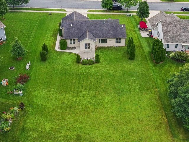 N645 North AVENUE, Oconomowoc, WI 53066