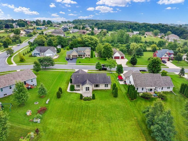 N645 North AVENUE, Oconomowoc, WI 53066