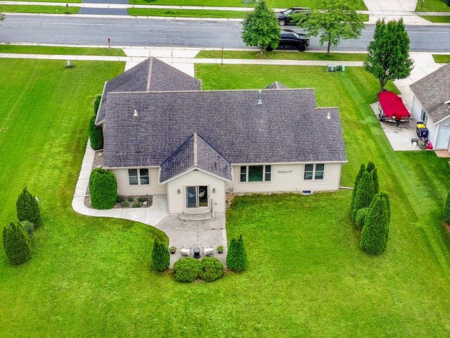 N645 North AVENUE, Oconomowoc, WI 53066