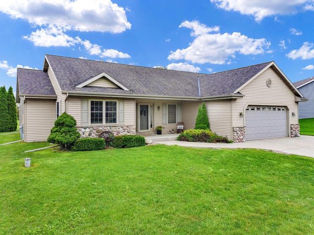 N645 North AVENUE, Oconomowoc, WI 53066