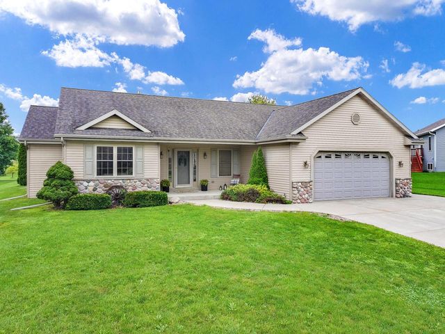 N645 North AVENUE, Oconomowoc, WI 53066