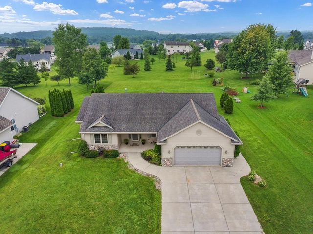 N645 North AVENUE, Oconomowoc, WI 53066