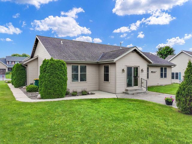 N645 North AVENUE, Oconomowoc, WI 53066