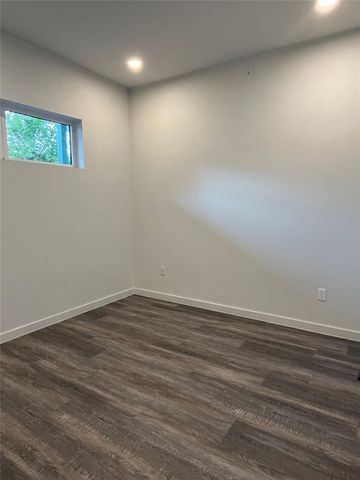 4004 Banister LN 106, Austin, TX 78704