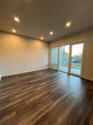 4004 Banister LN 106, Austin, TX 78704