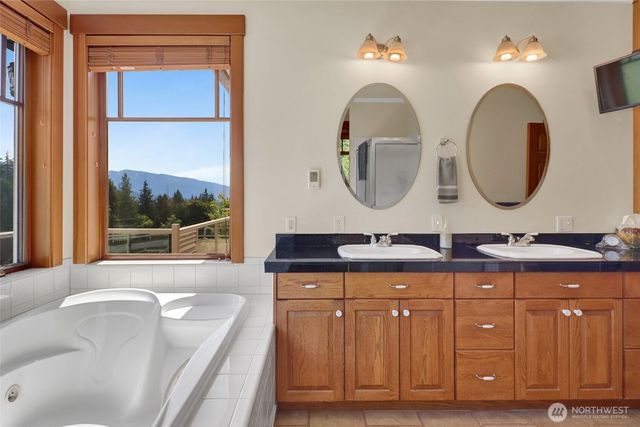 18077 Fox Hollow Lane, Bow, WA 98232