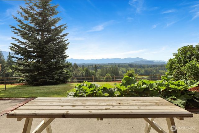 18077 Fox Hollow Lane, Bow, WA 98232