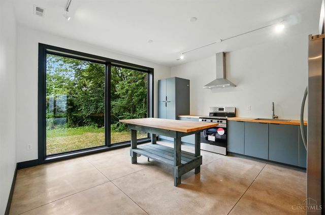 3555 Eden Avenue, Cincinnati, OH 45229