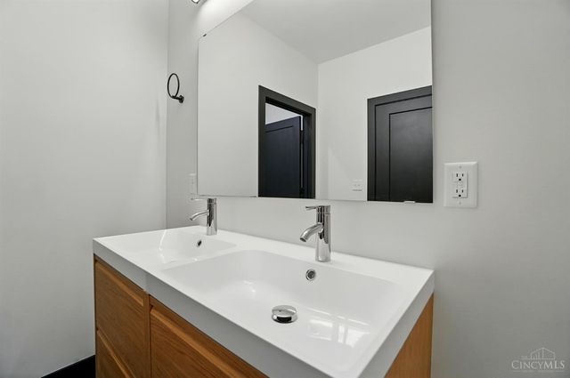 3555 Eden Avenue, Cincinnati, OH 45229