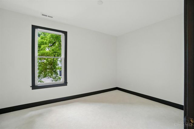 3555 Eden Avenue, Cincinnati, OH 45229