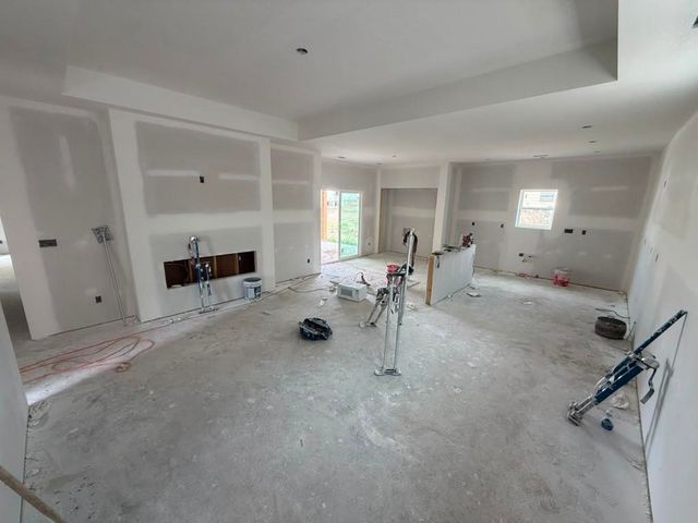 8992 E Joshua St, Bel Aire, KS 67226