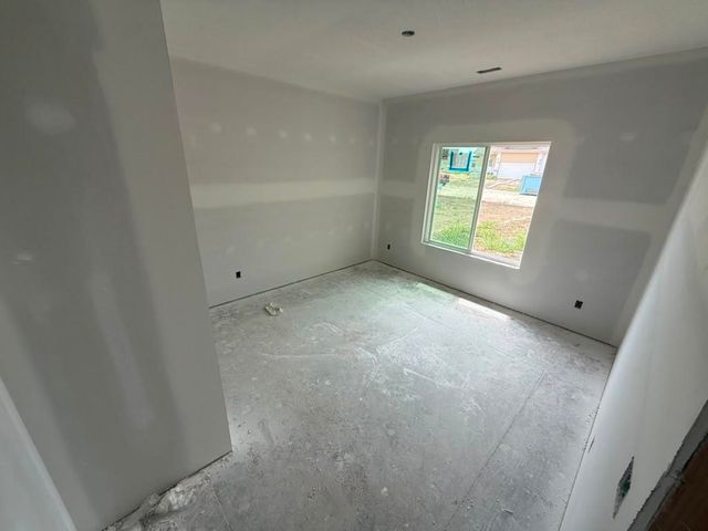 8992 E Joshua St, Bel Aire, KS 67226