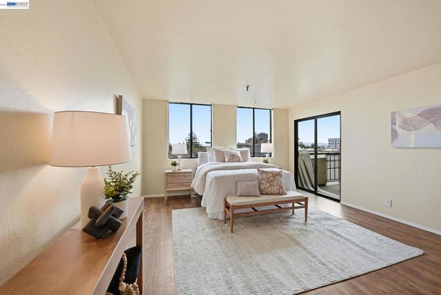 303 303 Adams St 301, Oakland, CA 94610