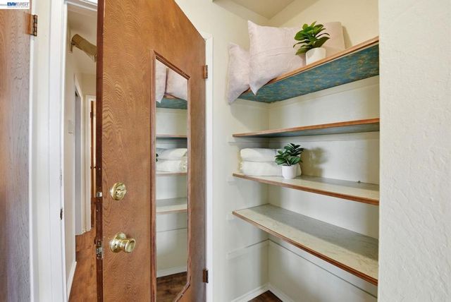 303 303 Adams St 301, Oakland, CA 94610