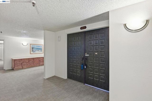 303 303 Adams St 301, Oakland, CA 94610