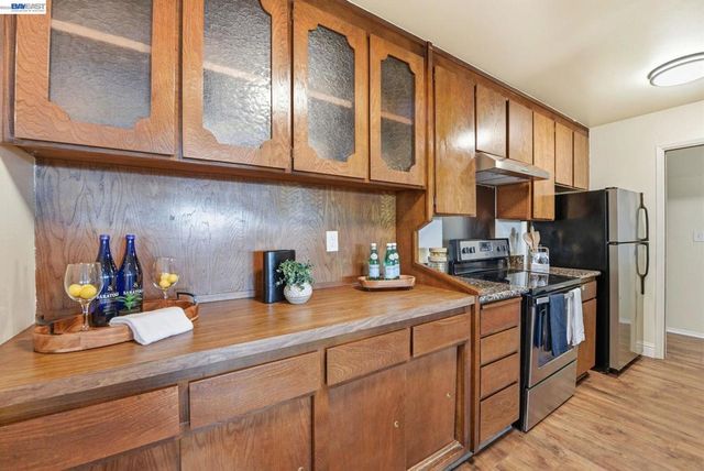 303 303 Adams St 301, Oakland, CA 94610