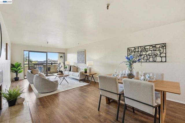 303 303 Adams St 301, Oakland, CA 94610