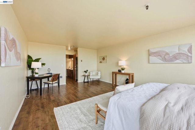 303 303 Adams St 301, Oakland, CA 94610