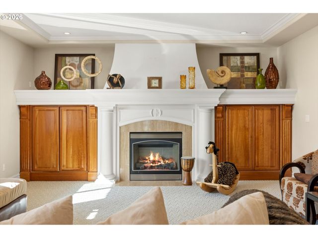 9238 Nw MURDOCK St, Portland, OR 97229