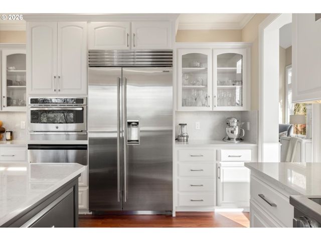 9238 Nw MURDOCK St, Portland, OR 97229