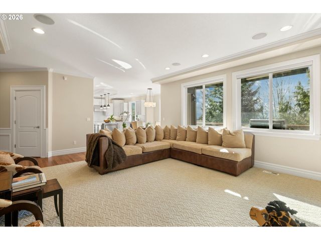 9238 Nw MURDOCK St, Portland, OR 97229