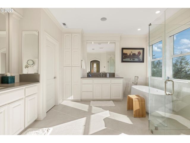 9238 Nw MURDOCK St, Portland, OR 97229