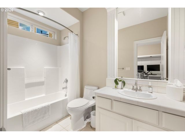 9238 Nw MURDOCK St, Portland, OR 97229