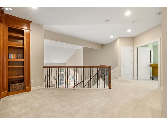 9238 Nw MURDOCK St, Portland, OR 97229