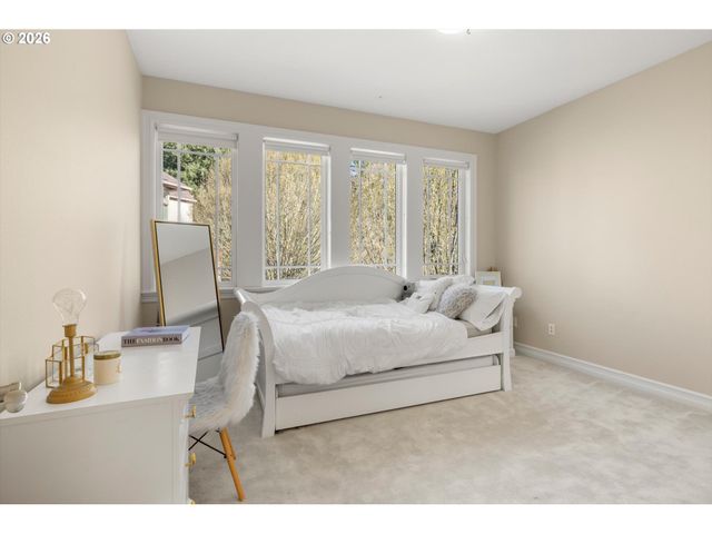 9238 Nw MURDOCK St, Portland, OR 97229