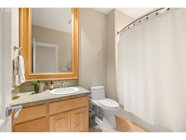 9238 Nw MURDOCK St, Portland, OR 97229