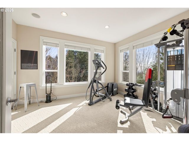 9238 Nw MURDOCK St, Portland, OR 97229