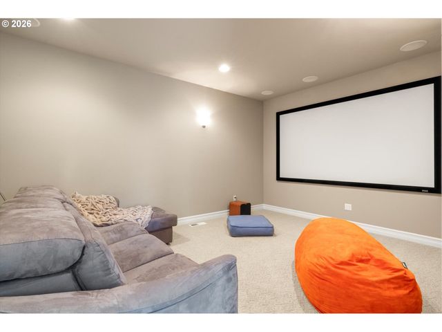 9238 Nw MURDOCK St, Portland, OR 97229