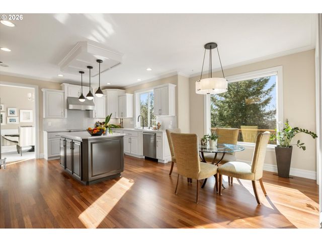 9238 Nw MURDOCK St, Portland, OR 97229