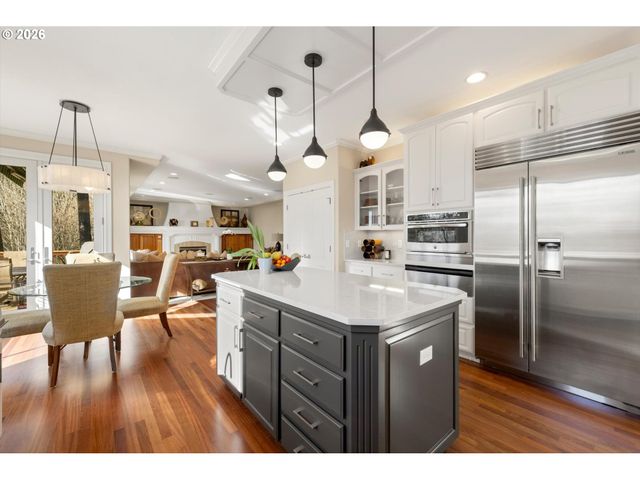 9238 Nw MURDOCK St, Portland, OR 97229