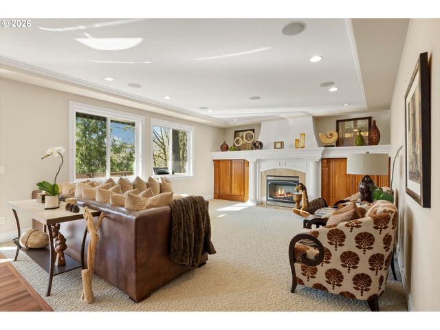 9238 Nw MURDOCK St, Portland, OR 97229