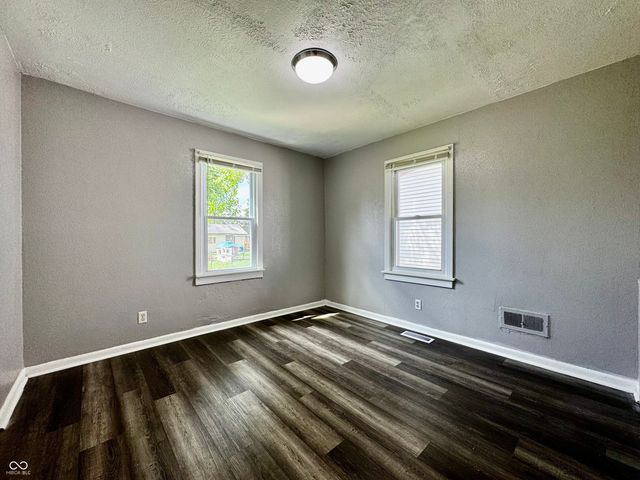 921 N Obrien, Seymour, IN 47274