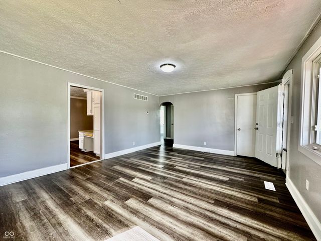 921 N Obrien, Seymour, IN 47274
