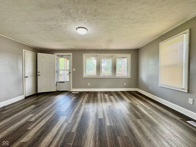 921 N Obrien, Seymour, IN 47274