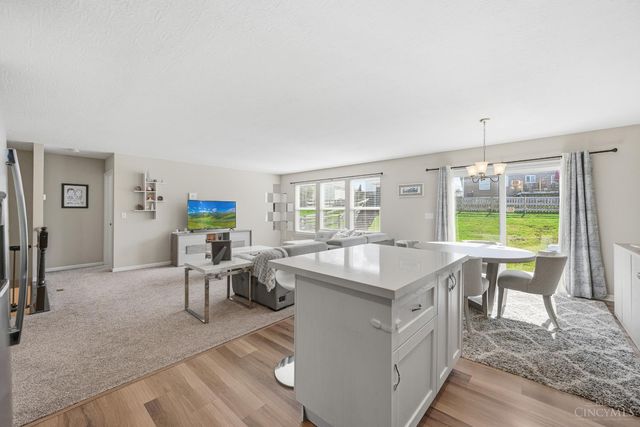 697 Kingly Terrace, South Lebanon, OH 45065