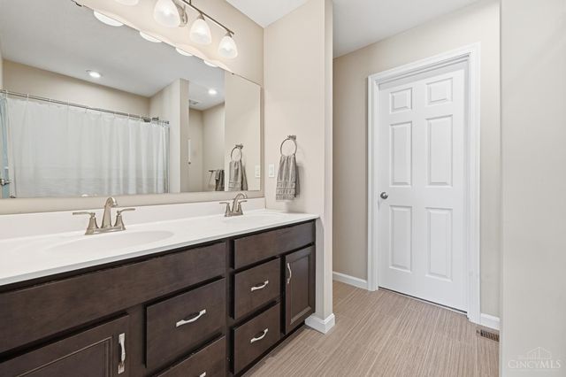 697 Kingly Terrace, South Lebanon, OH 45065