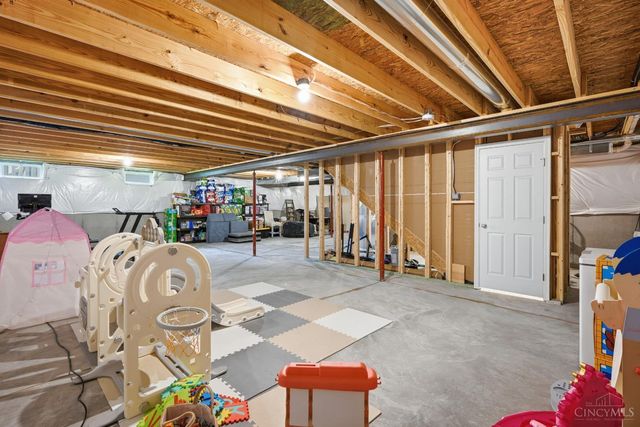 697 Kingly Terrace, South Lebanon, OH 45065