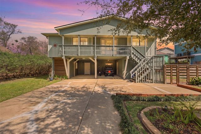 221 Oak Road, Clear Lake Shores, TX 77565