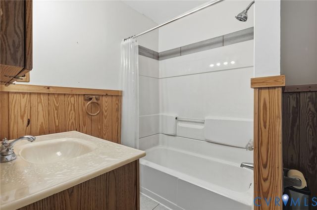 12039 Elmont Rd, Ashland, VA 23005