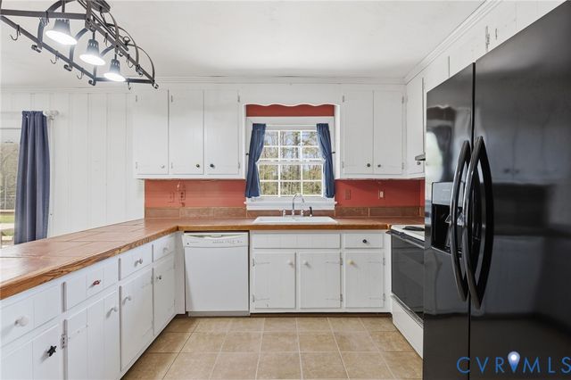 12039 Elmont Rd, Ashland, VA 23005
