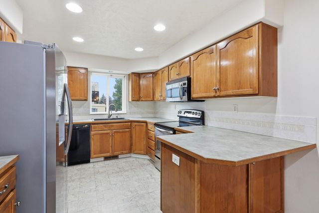 18609 E 9th Ct, Spokane Valley, WA 99016